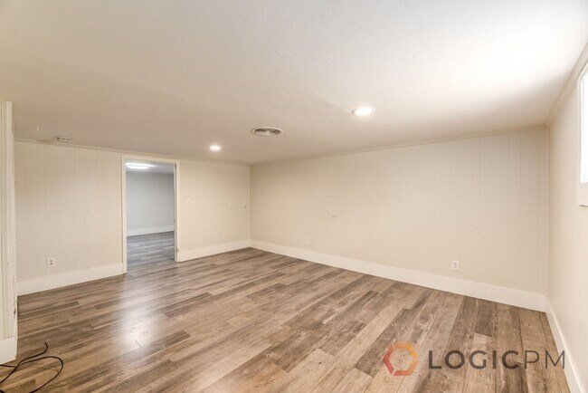 Foto del edificio - 8700 S Redwood Rd