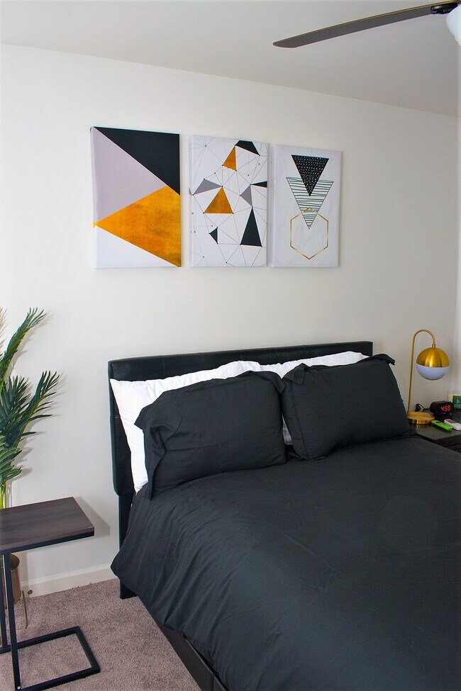 Room - 2735 Kemp Ct