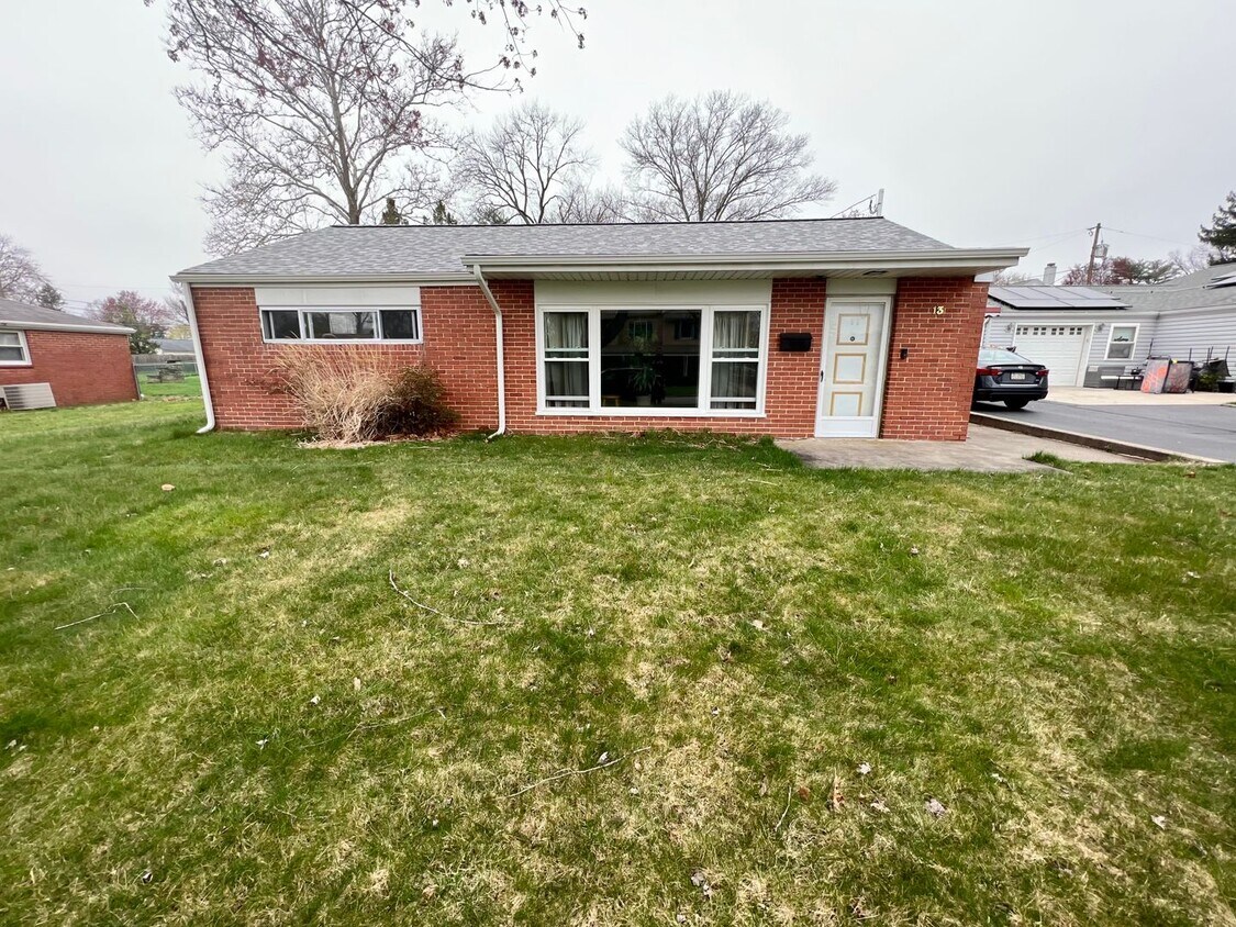 Primary Photo - Stunning 2-Bedroom Ranch in Plymouth Meeti...