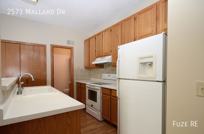 Building Photo - 2571 Mallard Dr