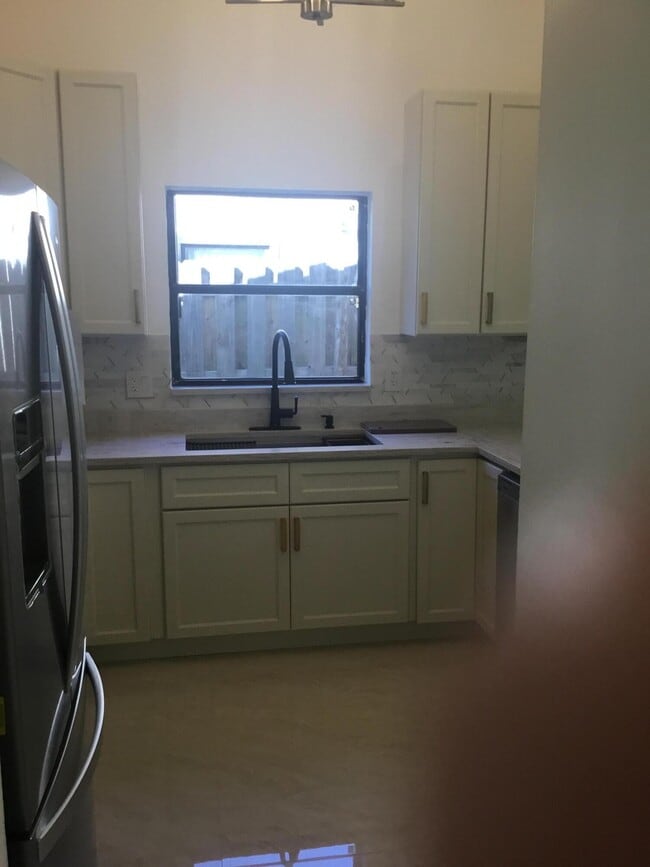 Building Photo - 1094 Raintree Ct