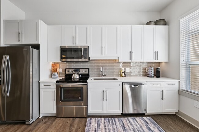 Building Photo - Lincoln at Dilworth