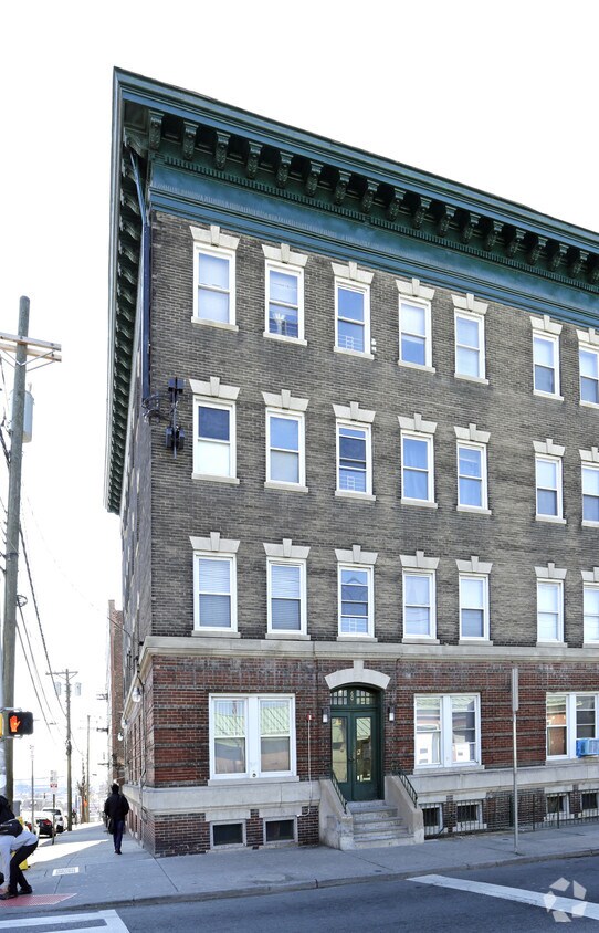 Primary Photo - 600 Palisade Ave