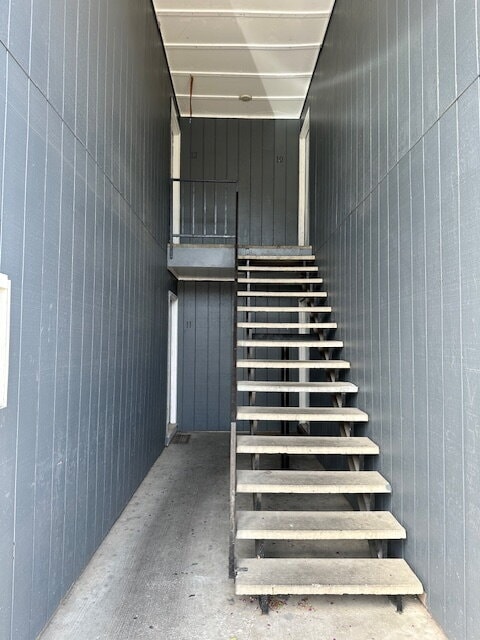 Building Photo - 2-Bedroom Apartment, Upstairs, Near Transp...