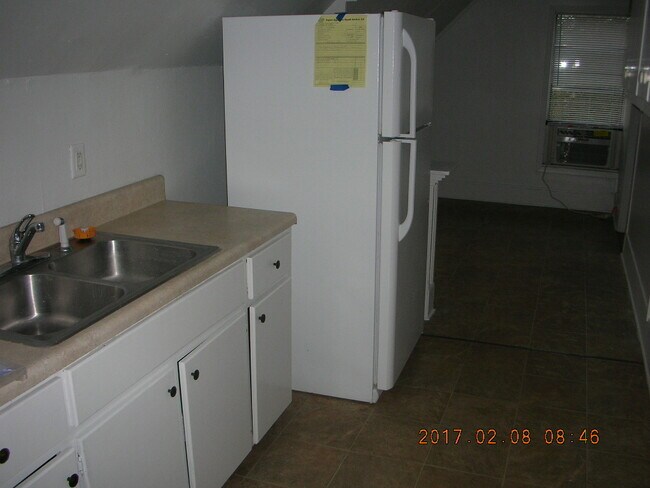 Building Photo - 402 S 11th St