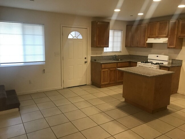 Foto del edificio - 620 Central Ave