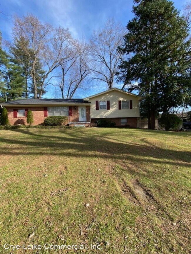 Building Photo - 4 br, 2 bath House - 1018 West Forest Blvd.