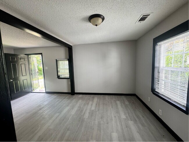 Photo - NEW LISTING – 3119 Allison Ave, Section 8 Approved! Apartment
