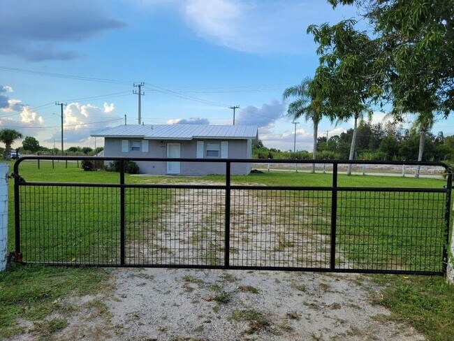 Foto del edificio - 16900 SW Lincoln St