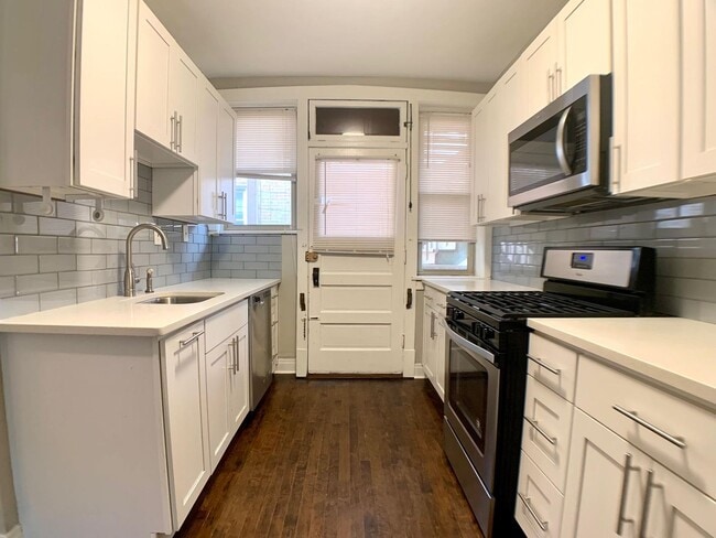 Building Photo - 2 bedroom 1 bathroom condo for rent!!!!!