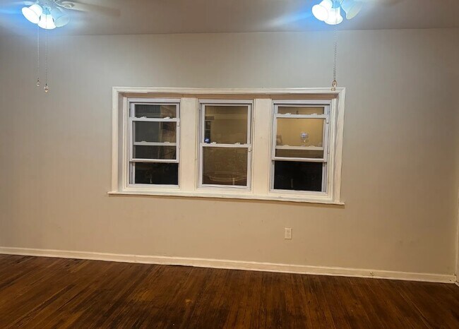 Foto del edificio - 5422 Chancellor St