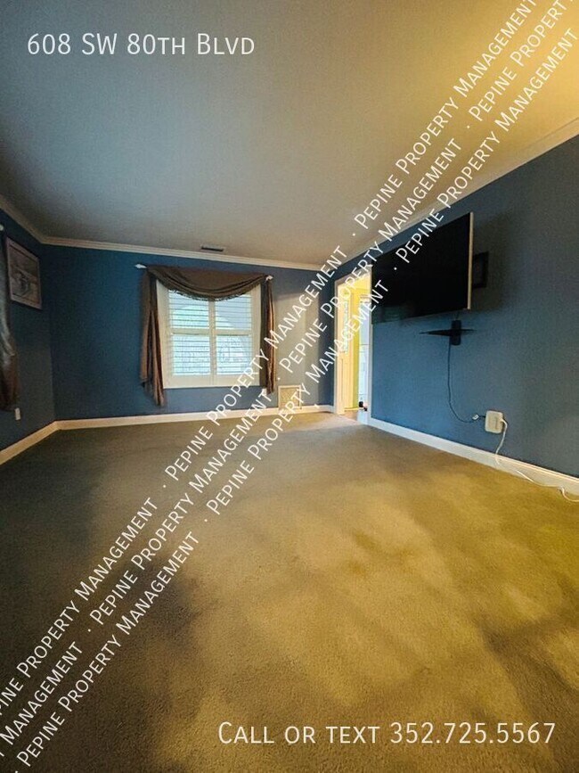 Building Photo - 608 SW 80th Blvd