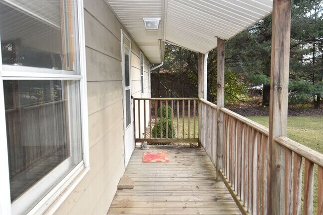 Foto del edificio - Mishawaka- 3 bedroom Country living near the Main Street Shopping and Edison Lakes business distr...