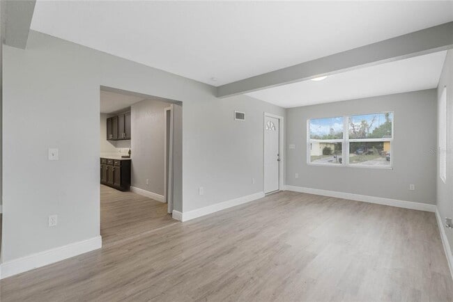 Building Photo - 1090 Emerald Dr