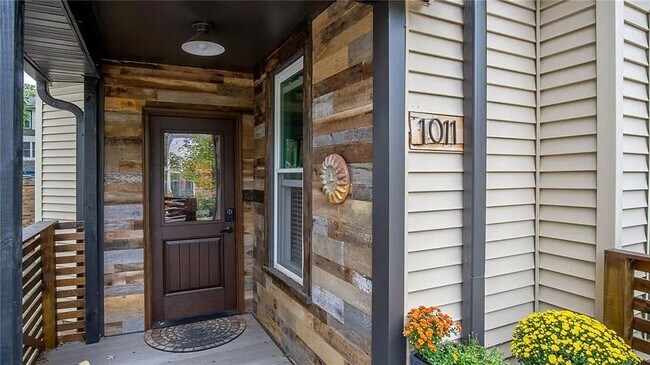 Foto del edificio - 1011 E Grand Ave