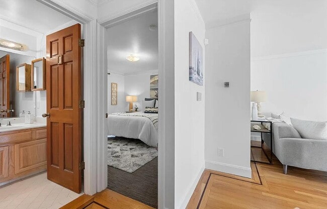 Foto del edificio - 1-bedroom, 1-bathroom apartment just moments from the breathtaking shores of Ocean Beach.