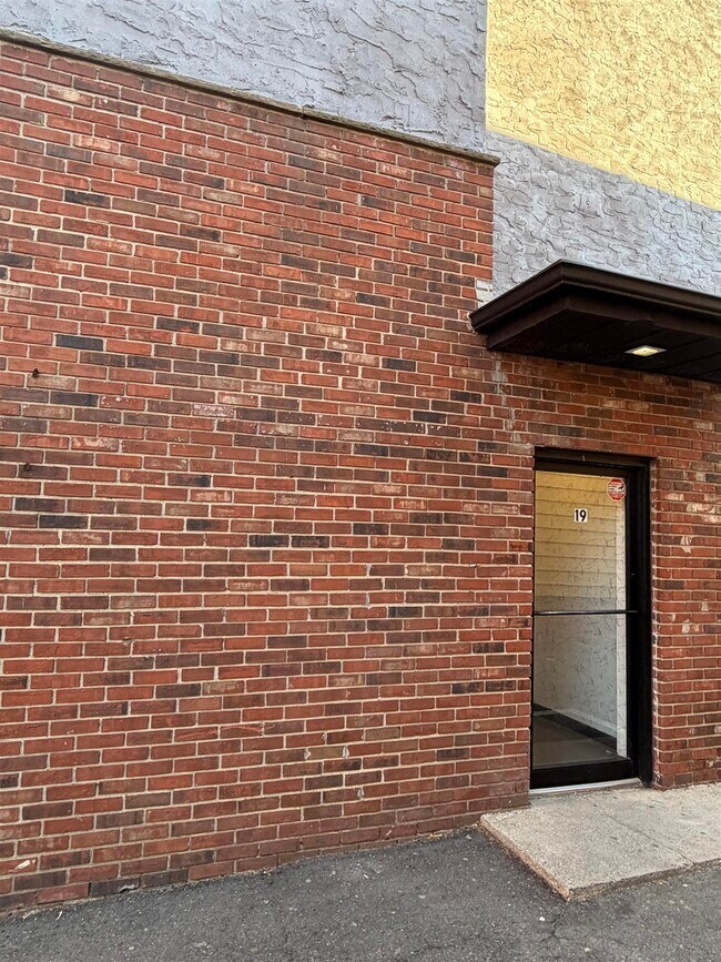 Building Photo - 19 Hopkins Ave