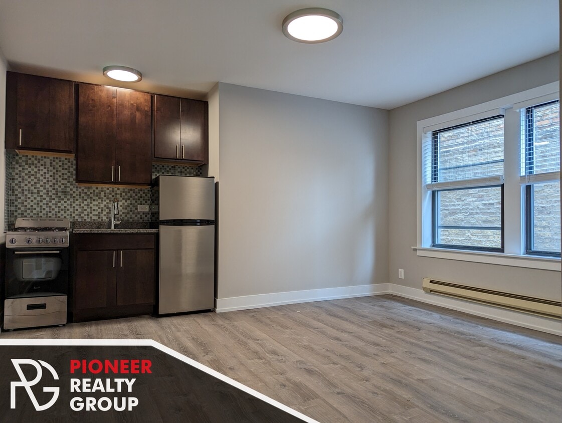 Foto principal - 4542 N Damen Ave