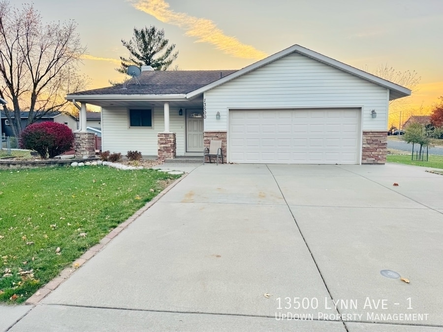 Foto principal - 13500 Lynn Ave