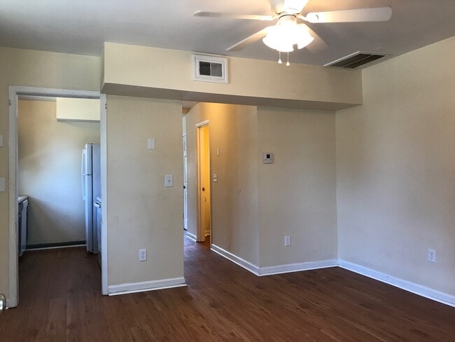 Foto del edificio - 120 Drake St