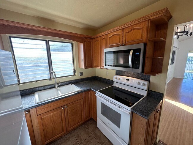 Foto del edificio - Village Park -3 Bed/ 2 Bath/ 2 Parking