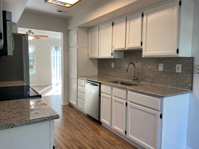 Foto del edificio - 6902 Colonial Ct