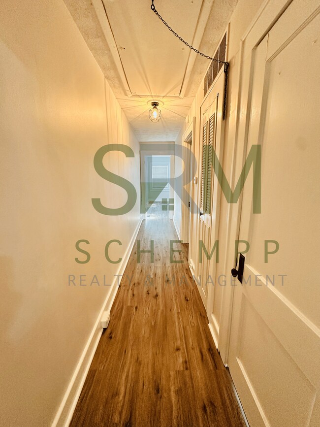 Building Photo - Remodeled 1 bedroom duplex with off street parking near Iroquois Park!