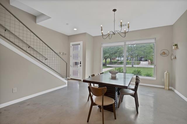 Building Photo - 4633 Calmont Ave
