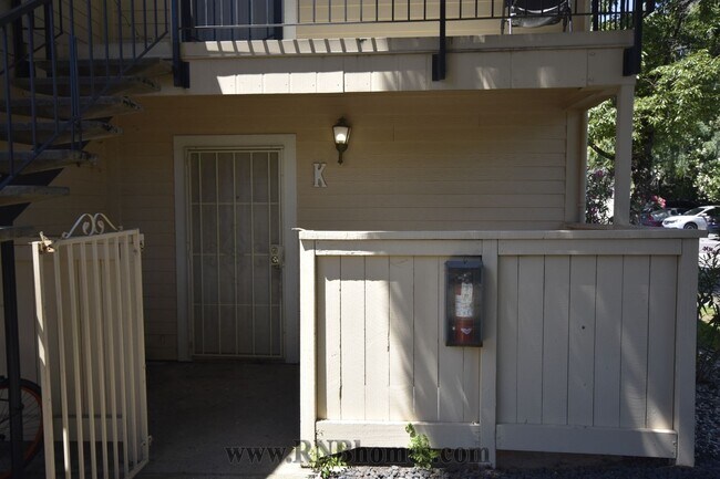 Foto del edificio - 7445 Auburn Oaks Ct