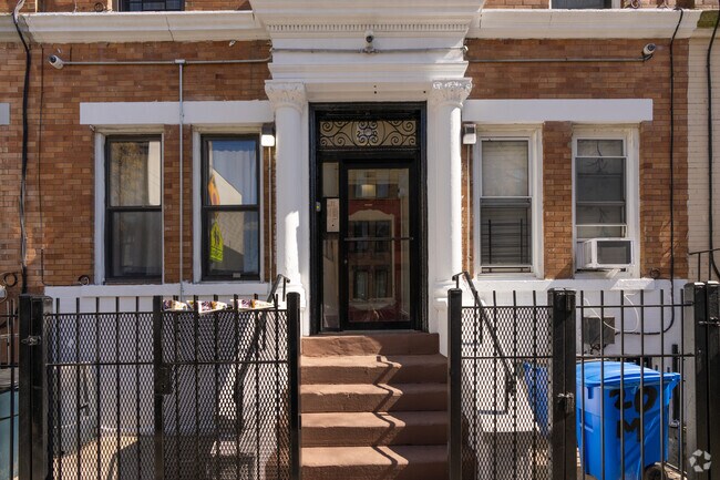Entrance - 20 Menahan Street