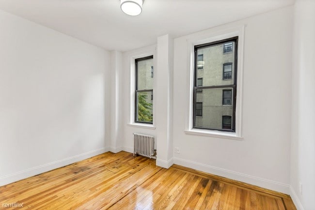 Building Photo - 92 E 208th St