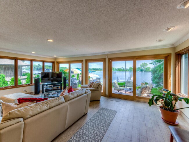 Foto del edificio - 2815 McKenzie Point Rd