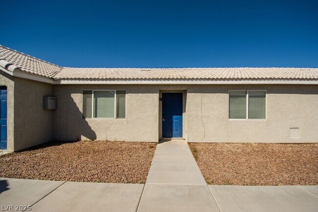 Building Photo - 2021 S Dandelion St
