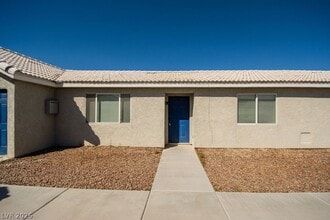 Building Photo - 2021 S Dandelion St