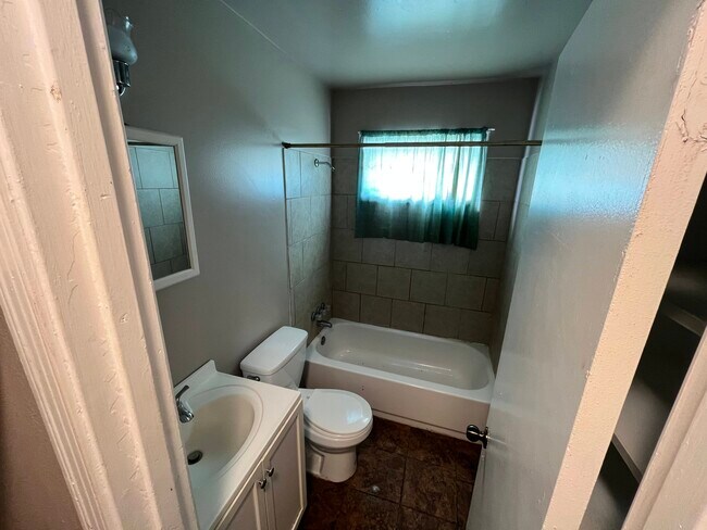 Foto del edificio - 1958 Kenny St