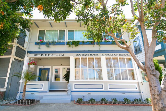 Mudville Flats - 747 Tenth Ave