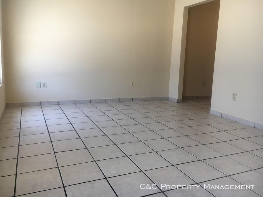 Great Location Seaside Studio Available NOW Apartment for Rent in