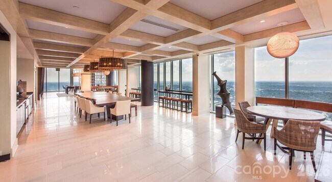 Foto del edificio - 525 S Church St