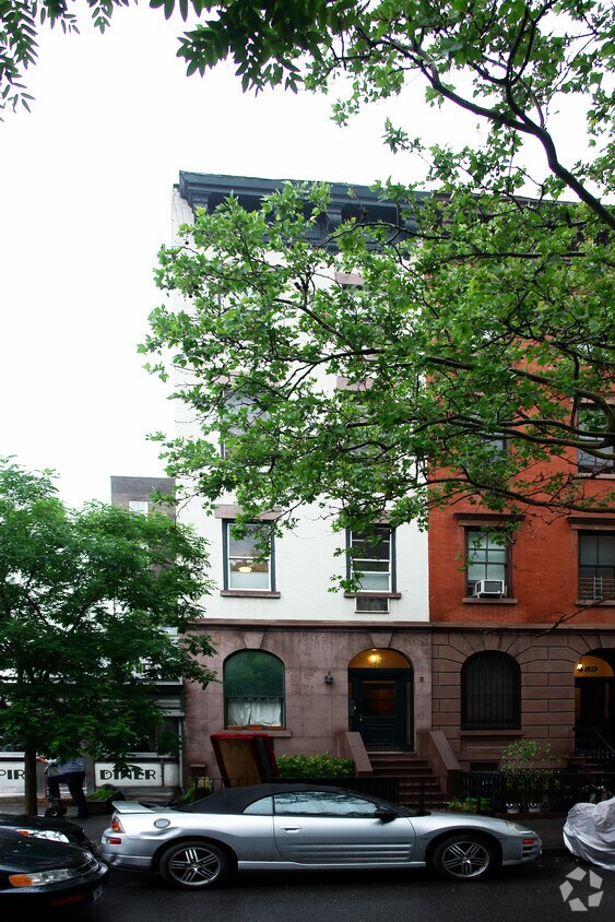 Primary Photo - 491 W 22nd St