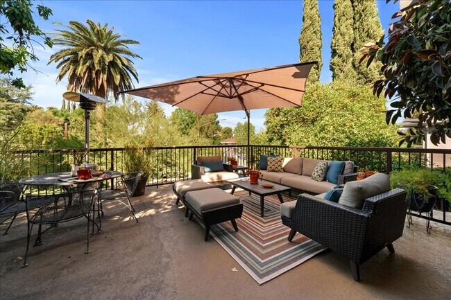 Building Photo - Woodland Hills Mid-Century Modern Retreat