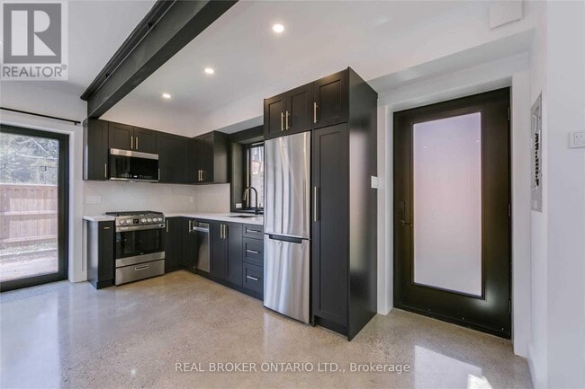 Building Photo - 133 Grenadier Rd