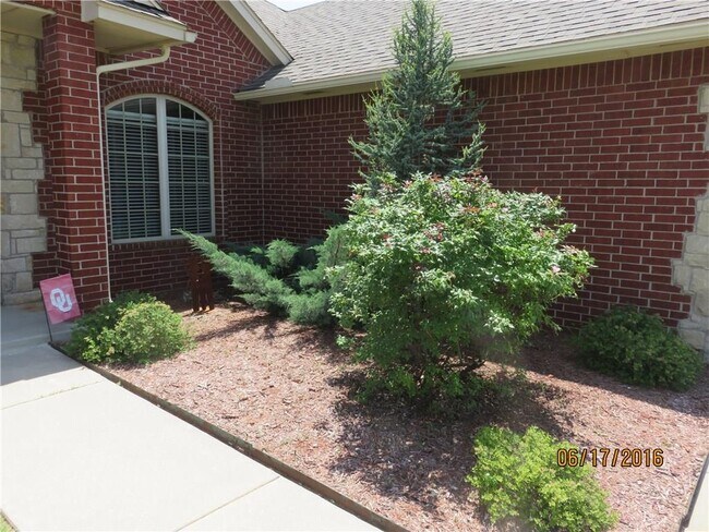 Building Photo - 1132 Glen Eagles Ct