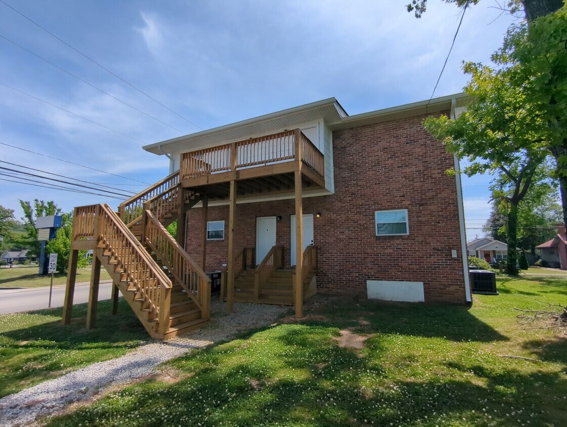 Photo - 2015 Duncan Ave-C
