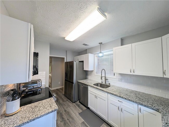 Foto del edificio - 2642 Stoney Creek Rd SE