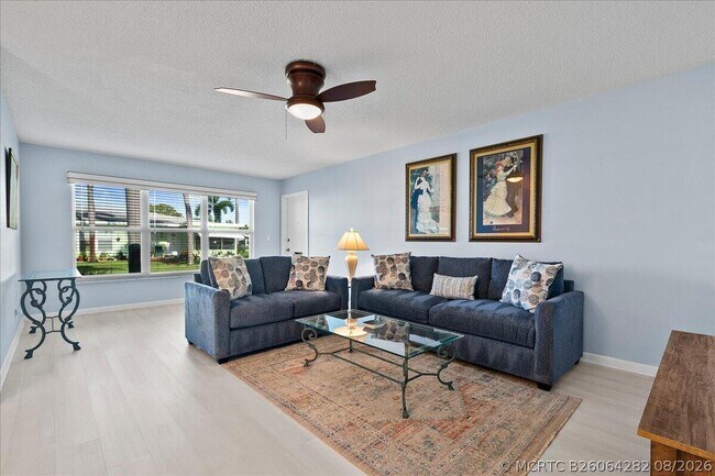Foto del edificio - 220 Country Ln