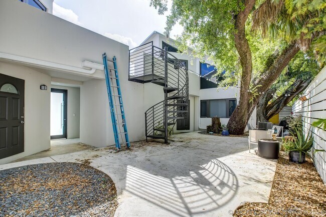 Foto del edificio - 800 SW 4th St