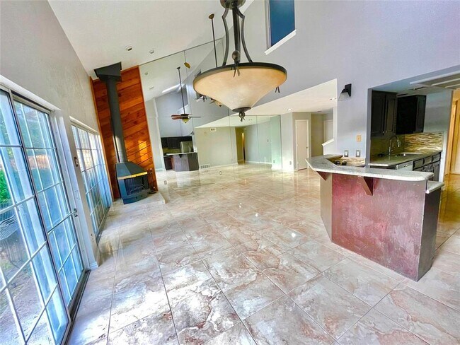 Building Photo - 7450 Holly Hill Dr