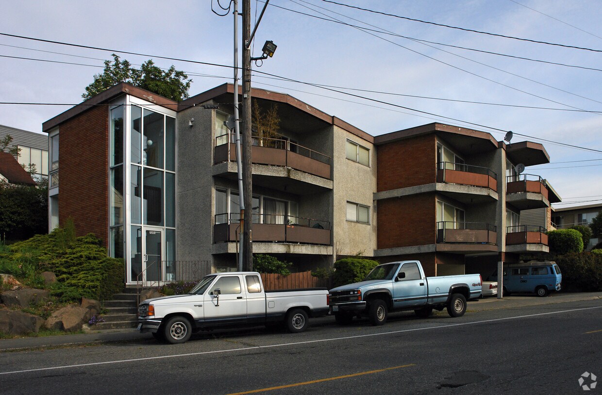 Building Photo - 7201 Linden Ave