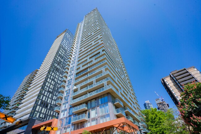 Photo du bâtiment - 50 Wellesley St E