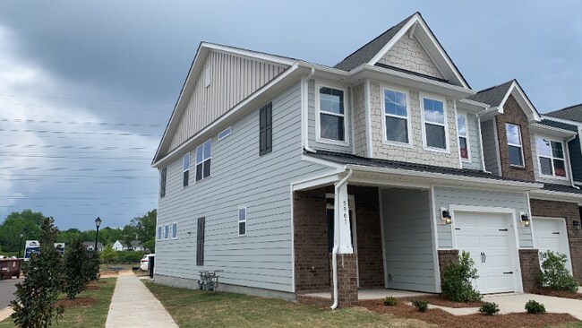 Building Photo - 5907 Hampstead Pond Ln